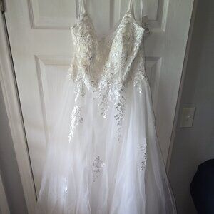Never worn Wedding dress